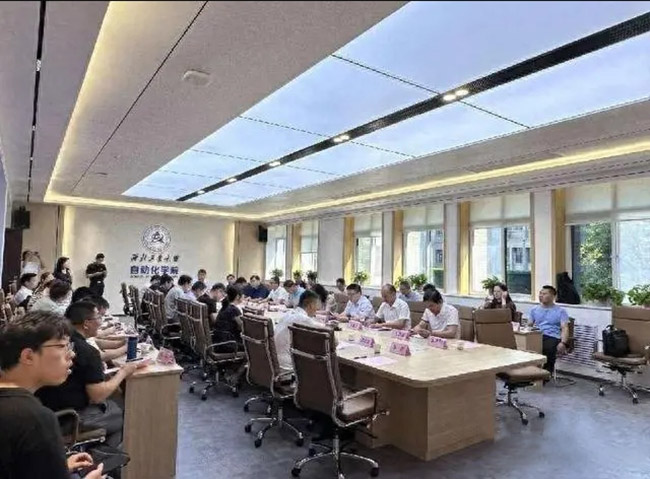 西安西瑪電機(jī)與西北工業(yè)大學(xué)開展“雙進(jìn)”活動,共推科技創(chuàng)新與產(chǎn)業(yè)升級 西安西瑪電機(jī)與西北工業(yè)大學(xué)開展“雙進(jìn)”活動,共推科技創(chuàng)新與產(chǎn)業(yè)升級