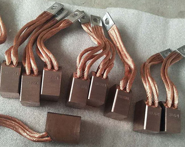 圖為高壓電機碳刷照片 圖為高壓電機碳刷照片